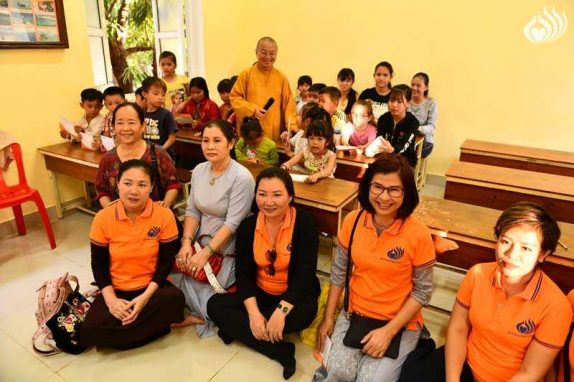Tổng Kết Chương Trình  Quỹ Đạo Phật Ngày Nay Trao Tặng Yêu Thương Tại Biển Hồ - Campuchia (C184)