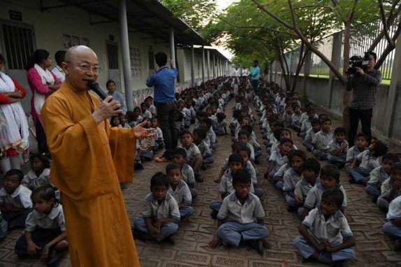 Tổng Kết Chương Trình  Cúng Dường Chư Tăng Và Từ Thiện Tại Ấn Độ (C185)