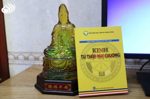 Tổng Kết Chương Trình  Ấn Tống Sách Giáo Khoa Cho 33 Trường Trung Cấp Phật Học - Gđ3 (C84-3)