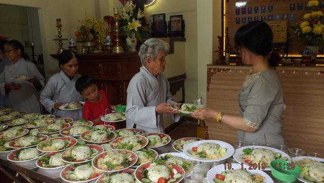 Khánh Hoà: Chùa Minh Đức tổ chức khóa tu cuối năm và tặng quà Tết