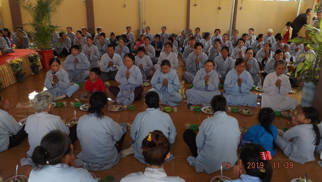 Khánh Hoà: Chùa Minh Đức tổ chức khóa tu cuối năm và tặng quà Tết
