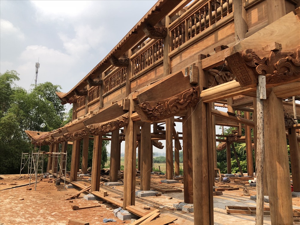 Ngôi chùa được làm từ tiền bán gỗ cây sưa trăm tỉ
