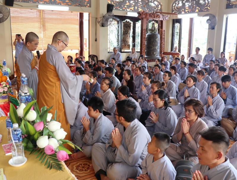 TP.Hồ Chí Minh : Hơn 200 Phật tử Quy y Tam Bảo tại Quan Âm Tu Viện