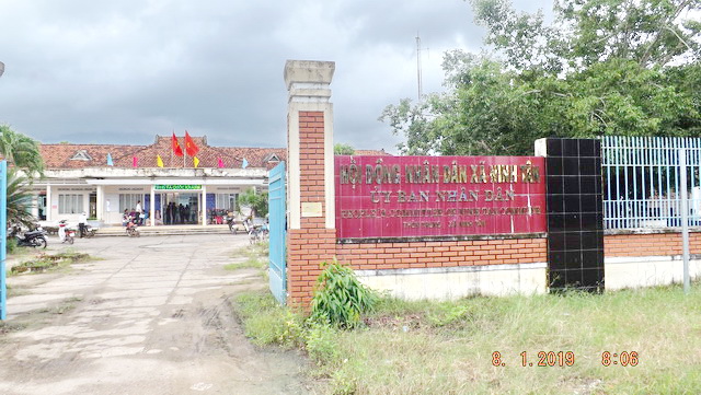 Trao tặng quà cho hộ nghèo nhân dịp Tết Nguyên đán năm 2019