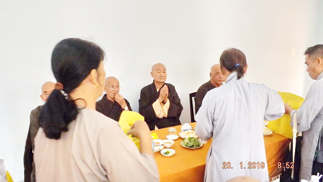 Khánh Hòa: Tăng Ni thị xã Ninh Hòa bố-tát cuối năm Mậu Tuất