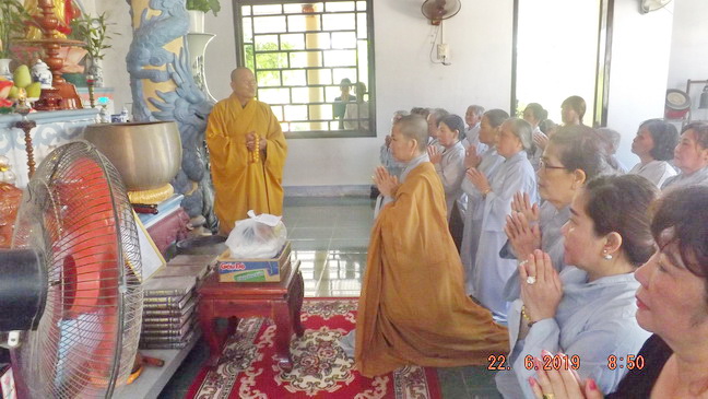 Phật tử thiện nguyện Ninh Hòa hành hương cúng dường mùa An cư kiết hạ
