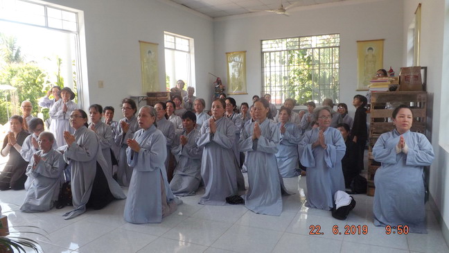 Phật tử thiện nguyện Ninh Hòa hành hương cúng dường mùa An cư kiết hạ