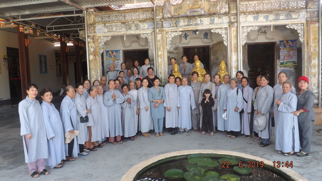 Phật tử thiện nguyện Ninh Hòa hành hương cúng dường mùa An cư kiết hạ
