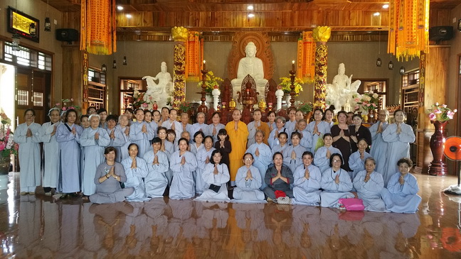 Phật tử thiện nguyện Ninh Hòa hành hương cúng dường mùa An cư kiết hạ