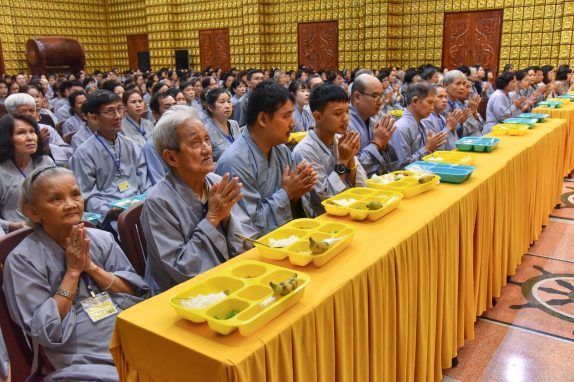 Tổng Kết Chương Trình  Cúng Dường Trai Phạn Và Hộ Trì Cho Khóa Tu (Gn3)