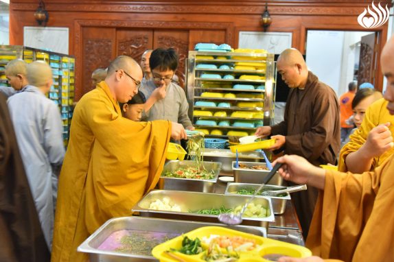 Tổng Kết Chương Trình  Cúng Dường Trai Phạn Và Hộ Trì Cho Khóa Tu (Gn3)