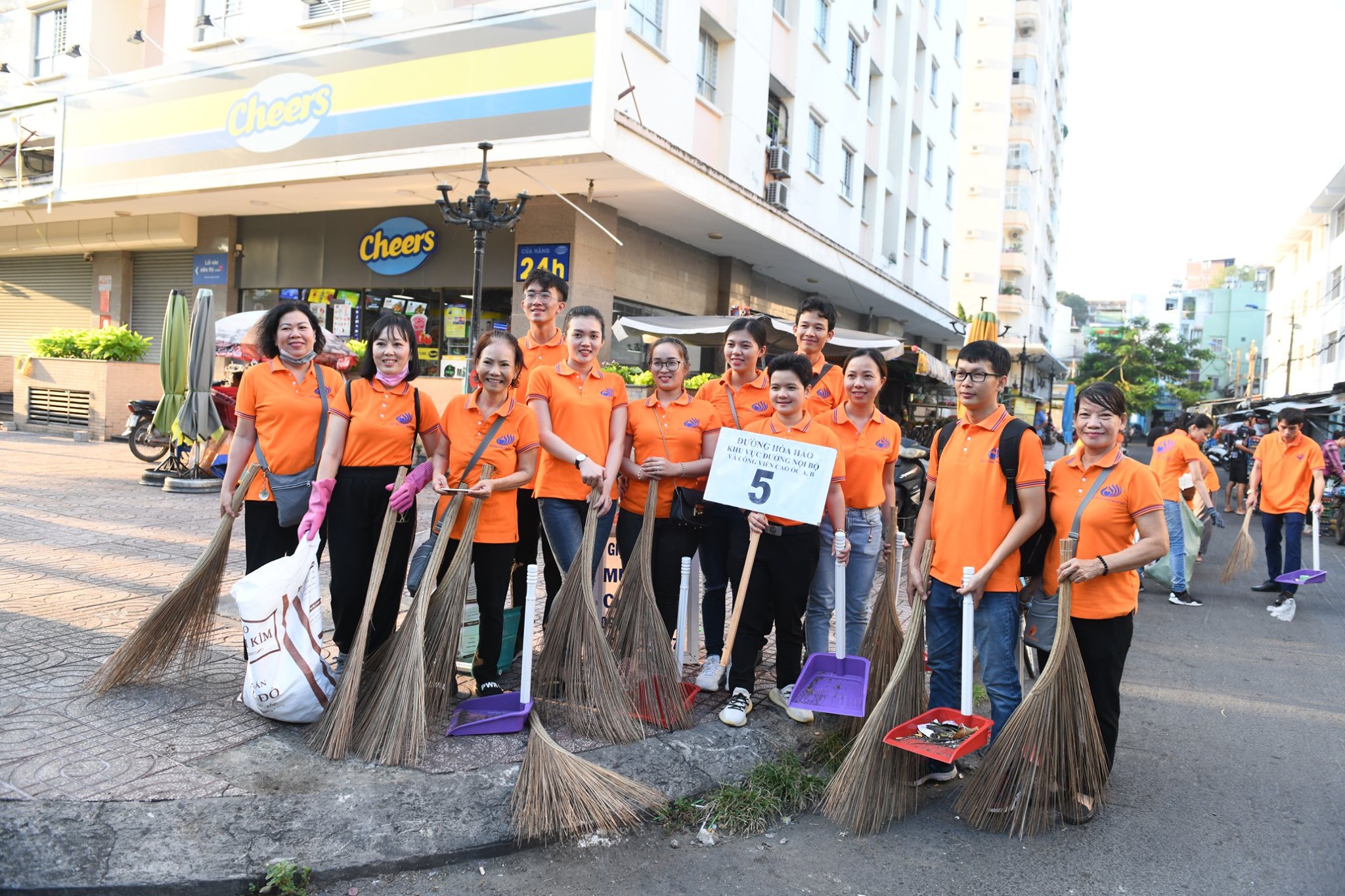 Tổng Kết Chương Trình Trao Tặng Thùng Rác Bảo Vệ Môi Trường Cho Phường 3, Quận 10 (C218)
