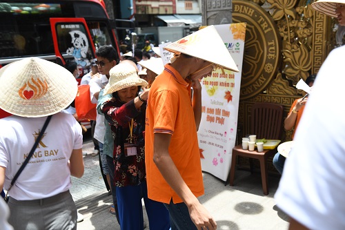 Quỹ Đạo Phật Ngày Nay Trao Tặng Yêu Thương Cho 800 Người Khiếm Thị (C231)