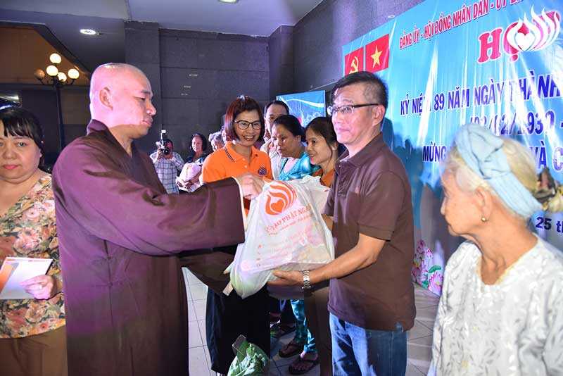 Tổng Kết Chương Trình Quà Tết Yêu Thương Dành Cho Hộ Khó Khăn Tại Phường 3, Quận 10, Tp.Hcm (C196)