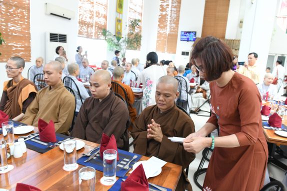 Tổng Kết Chương Trình Cúng Dường Và Từ Thiện Ở Sri Lanka Tháng 7/2019 (C223)