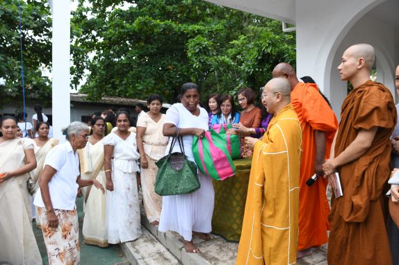 Tổng Kết Chương Trình Cúng Dường Và Từ Thiện Ở Sri Lanka Tháng 7/2019 (C223)