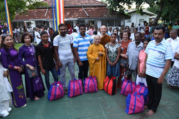 Tổng Kết Chương Trình Cúng Dường Và Từ Thiện Ở Sri Lanka Tháng 7/2019 (C223)