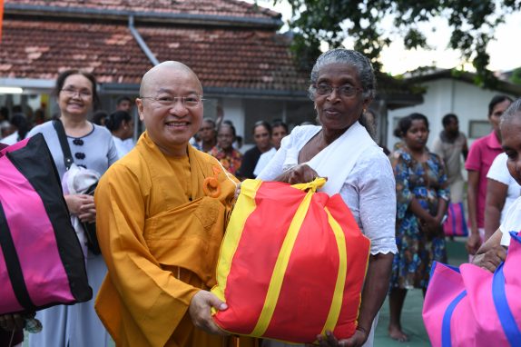 Tổng Kết Chương Trình Cúng Dường Và Từ Thiện Ở Sri Lanka Tháng 7/2019 (C223)
