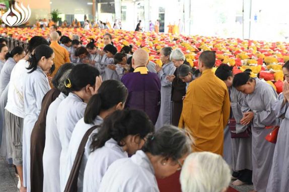 Tổng Kết Chương Trình  Cúng Dường Trường Hạ Học Viện Phật Giáo Việt Nam  (Cs Lê Minh Xuân) Lần 2 (C214)