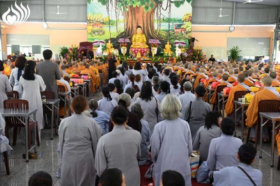 Tổng Kết Chương Trình  Cúng Dường Trường Hạ Học Viện Phật Giáo Việt Nam  (Cs Lê Minh Xuân) (C211)