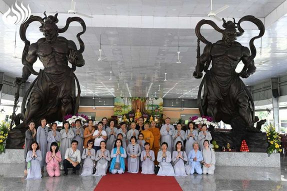 Tổng Kết Chương Trình  Cúng Dường Trường Hạ Học Viện Phật Giáo Việt Nam  (Cs Lê Minh Xuân) (C211)