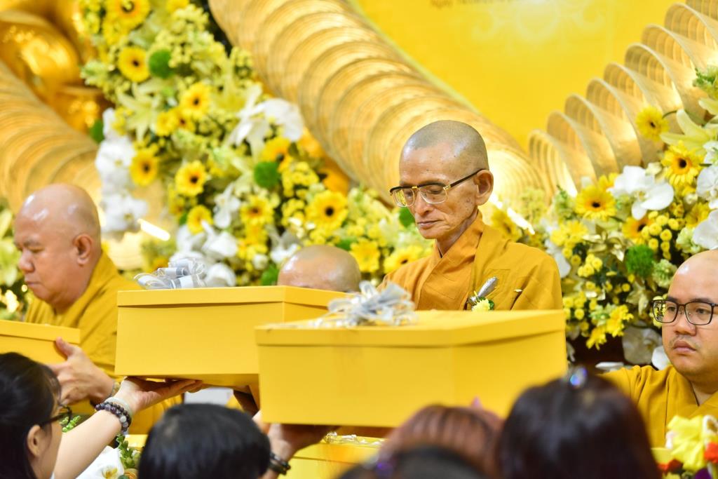 Chùa Giác Ngộ: Trang Nghiêm Đại Lễ Vu-Lan Báo Hiếu – Cúng Dường Pháp Y PL. 2563, DL. 2019