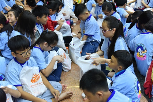 Tổng Kết Chương Trình Trao Quà Cho Trẻ Em Phường 3, Quận 10  Nhân Ngày Quốc Tế Thiếu Nhi (C212)