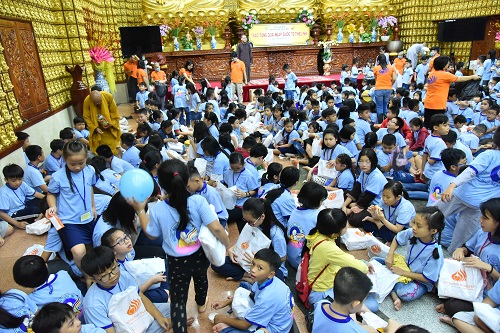 Tổng Kết Chương Trình Trao Quà Cho Trẻ Em Phường 3, Quận 10  Nhân Ngày Quốc Tế Thiếu Nhi (C212)