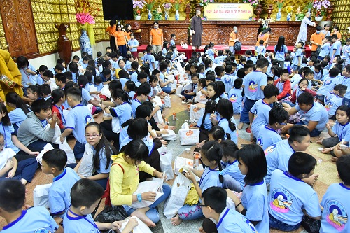 Tổng Kết Chương Trình Trao Quà Cho Trẻ Em Phường 3, Quận 10  Nhân Ngày Quốc Tế Thiếu Nhi (C212)