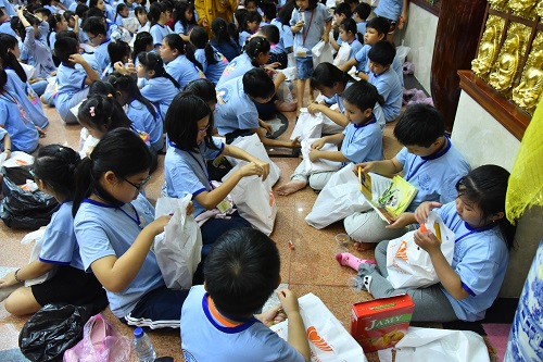 Tổng Kết Chương Trình Trao Quà Cho Trẻ Em Phường 3, Quận 10  Nhân Ngày Quốc Tế Thiếu Nhi (C212)