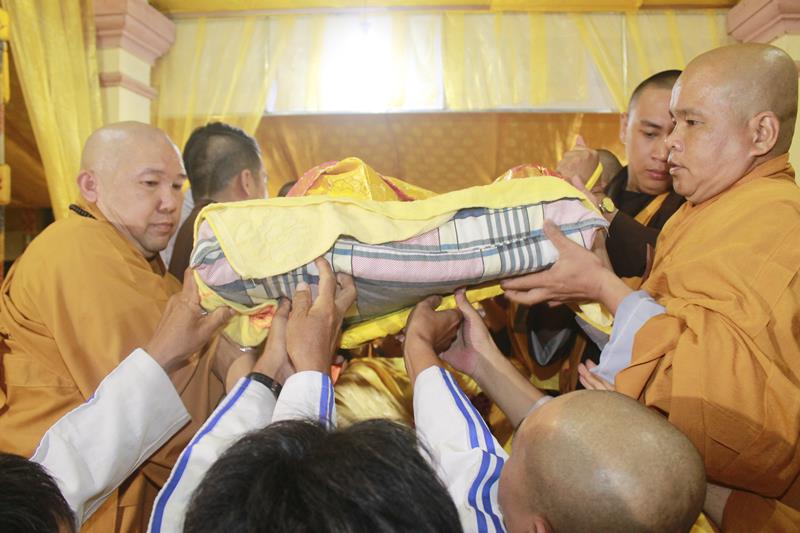 Đồng Tháp: Lễ nhập kim quan cố HT.Thích Thiện Năng