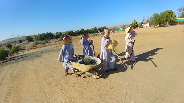 Giới Hạnh Viên Dung- Hưong Sen Lan Tỏa