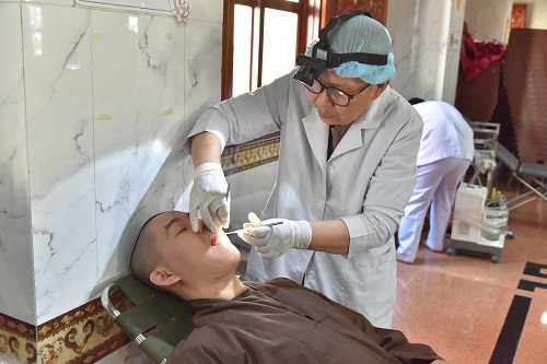 Chương Trình “Gắn Kết Yêu Thương”  - Khám Chữa Bệnh Cho Tăng Đoàn  Và Phật Tử Tại Chùa Giác Ngộ