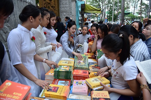 Tổng Kết Chương Trình Vu Lan Báo Hiếu Và Dâng Y Cúng Dường Trai Tăng Chùa Giác Ngộ (Pl.2563 - Dl. 2019) (C224)