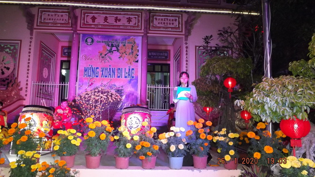 Văn nghệ mừng xuân ở chùa Đức Hòa