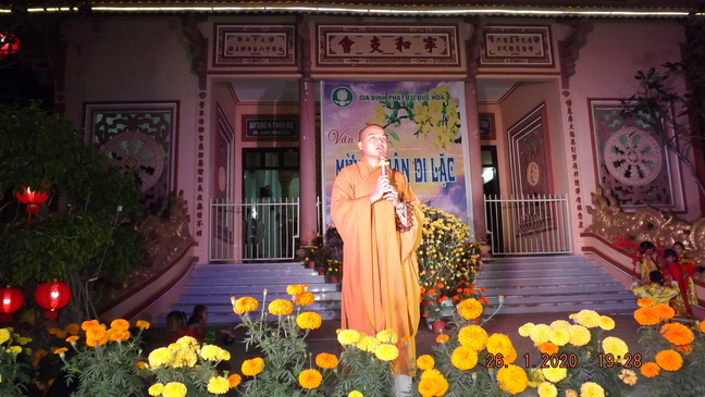 Văn nghệ mừng xuân ở chùa Đức Hòa