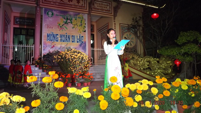 Văn nghệ mừng xuân ở chùa Đức Hòa