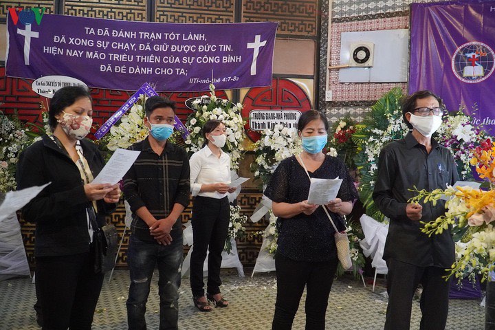 Diễn Viên Mai Phương Chưa Hề Bị Rửa Tội Hoặc Tham Dự Thánh Lễ Báp- Têm Vào Đạo Chúa.