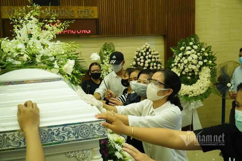 Diễn Viên Mai Phương Chưa Hề Bị Rửa Tội Hoặc Tham Dự Thánh Lễ Báp- Têm Vào Đạo Chúa.