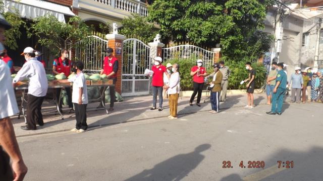 Quán chay An Duyên giúp đỡ người nghèo