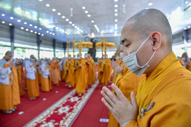TP. HCM: Hơn 800 Tăng Ni sinh làm Lễ Tự tứ