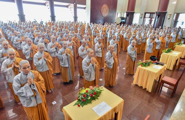TP. HCM: Hơn 800 Tăng Ni sinh làm Lễ Tự tứ