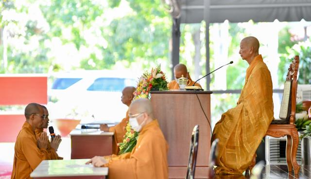 TP. HCM: Hơn 800 Tăng Ni sinh làm Lễ Tự tứ