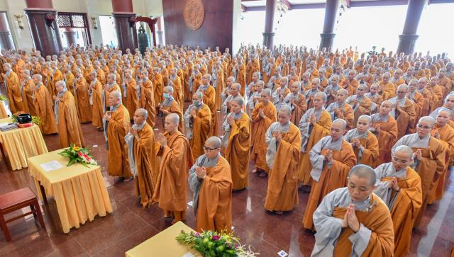 TP. HCM: Hơn 800 Tăng Ni sinh làm Lễ Tự tứ