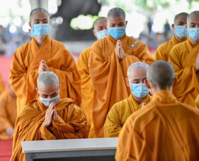 TP. HCM: Hơn 800 Tăng Ni sinh làm Lễ Tự tứ