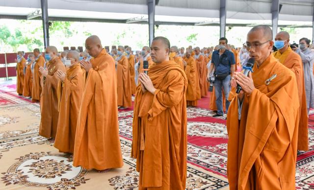 TP. HCM: Hơn 800 Tăng Ni sinh làm Lễ Tự tứ