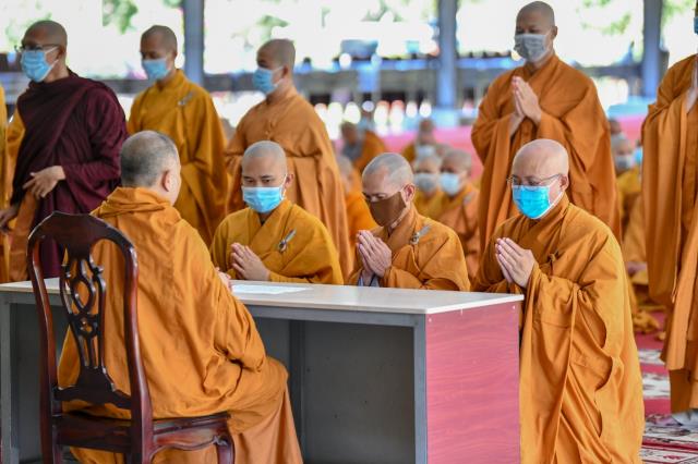 TP. HCM: Hơn 800 Tăng Ni sinh làm Lễ Tự tứ