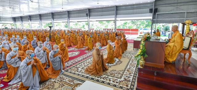 TP. HCM: Hơn 800 Tăng Ni sinh làm Lễ Tự tứ