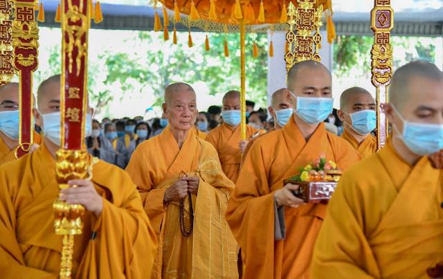 TP. HCM: Hơn 800 Tăng Ni sinh làm Lễ Tự tứ