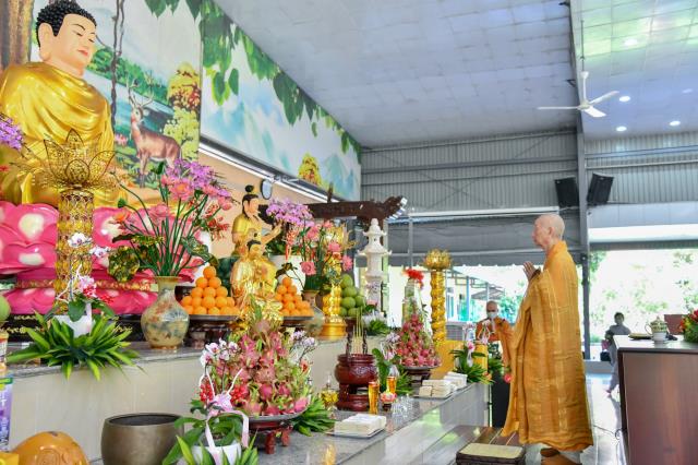 TP. HCM: Hơn 800 Tăng Ni sinh làm Lễ Tự tứ